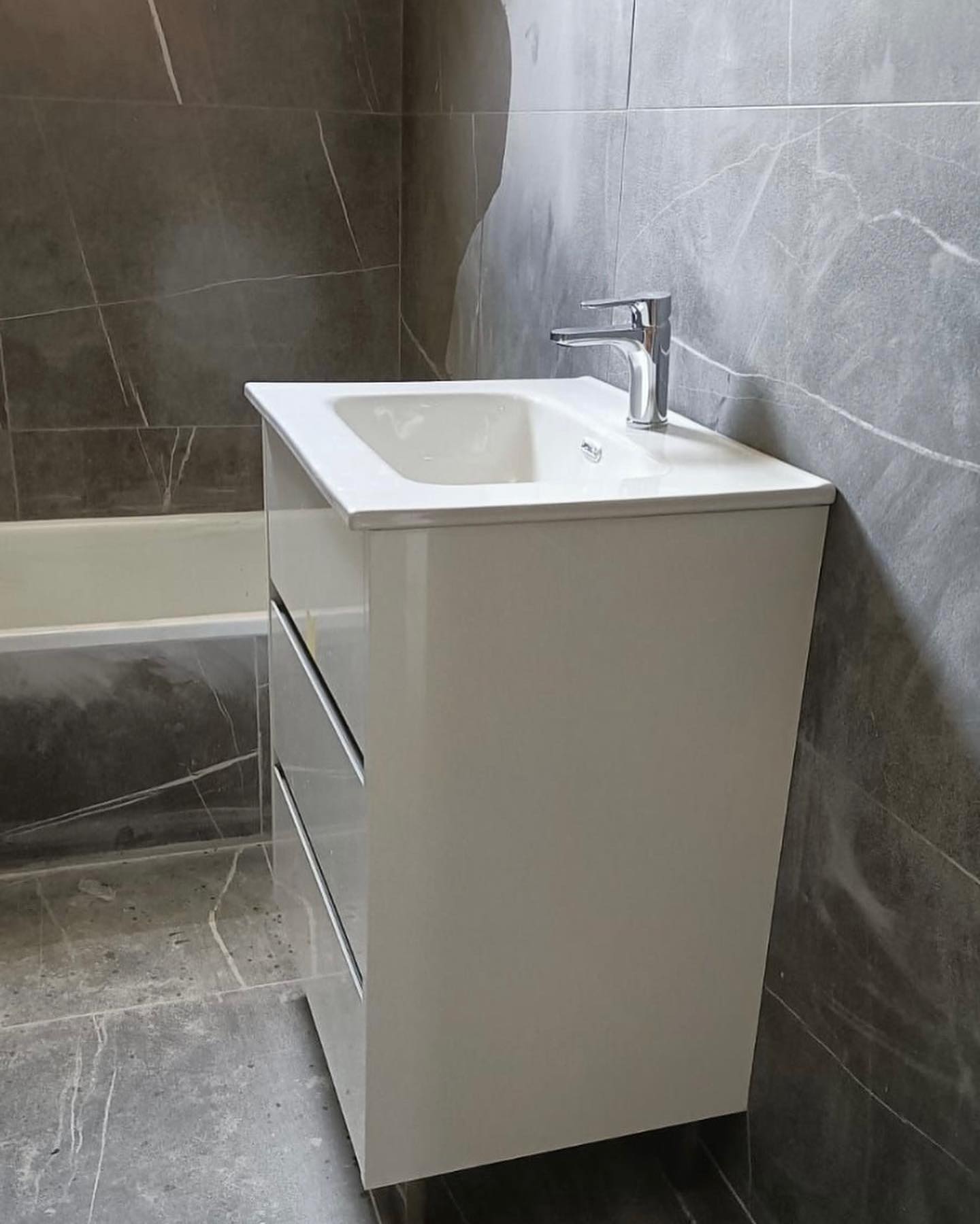 Diseño de baños personalizados con muebles de diseño en Madrid